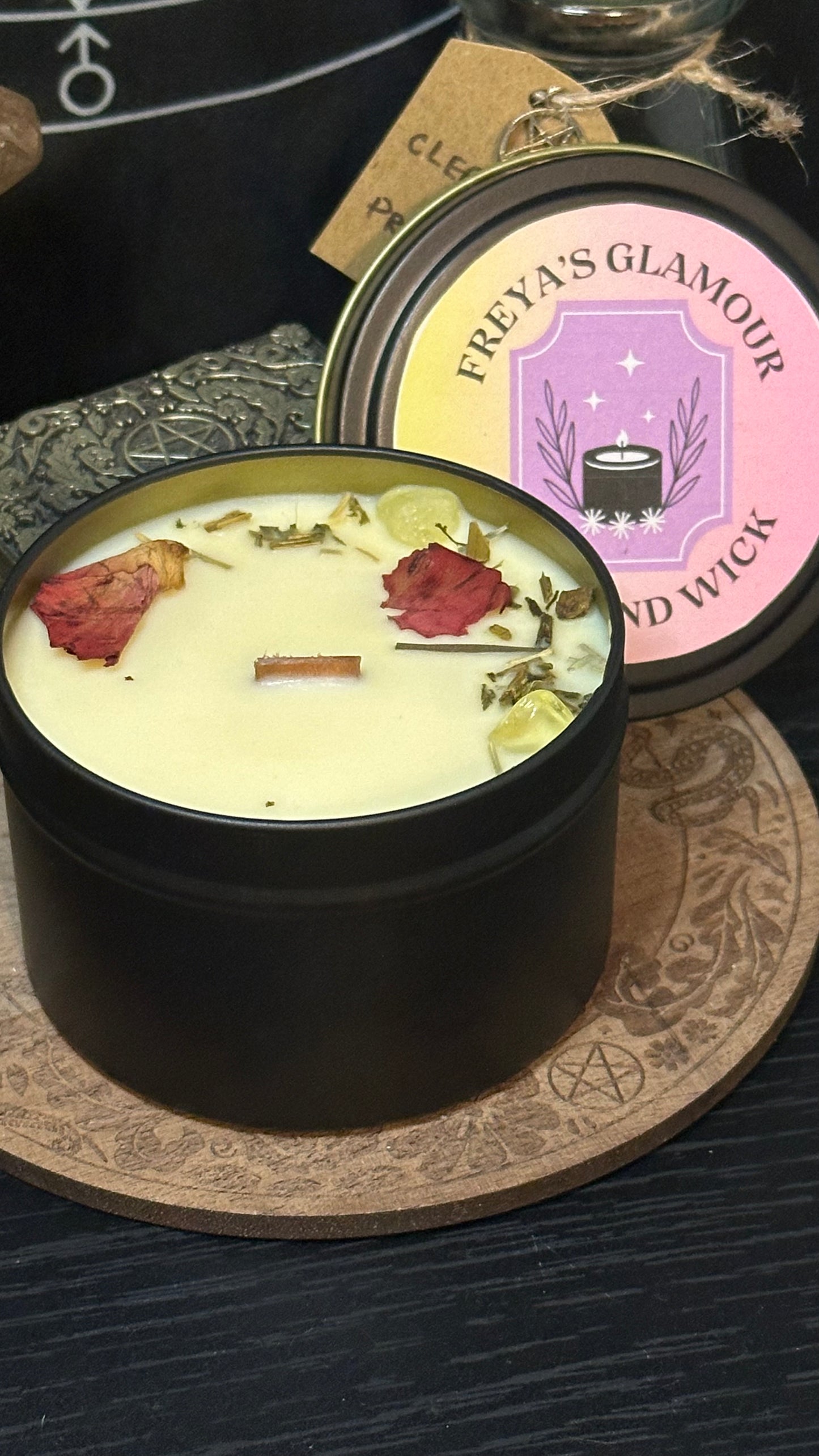 Freya’s Glamour Manifestation Candle | Essential Oils, Herbs & Citrine Crystals – Free UK Delivery