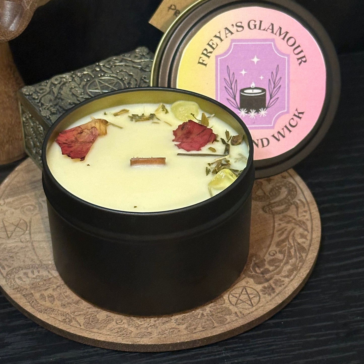 Freya’s Glamour Manifestation Candle | Essential Oils, Herbs & Citrine Crystals – Free UK Delivery