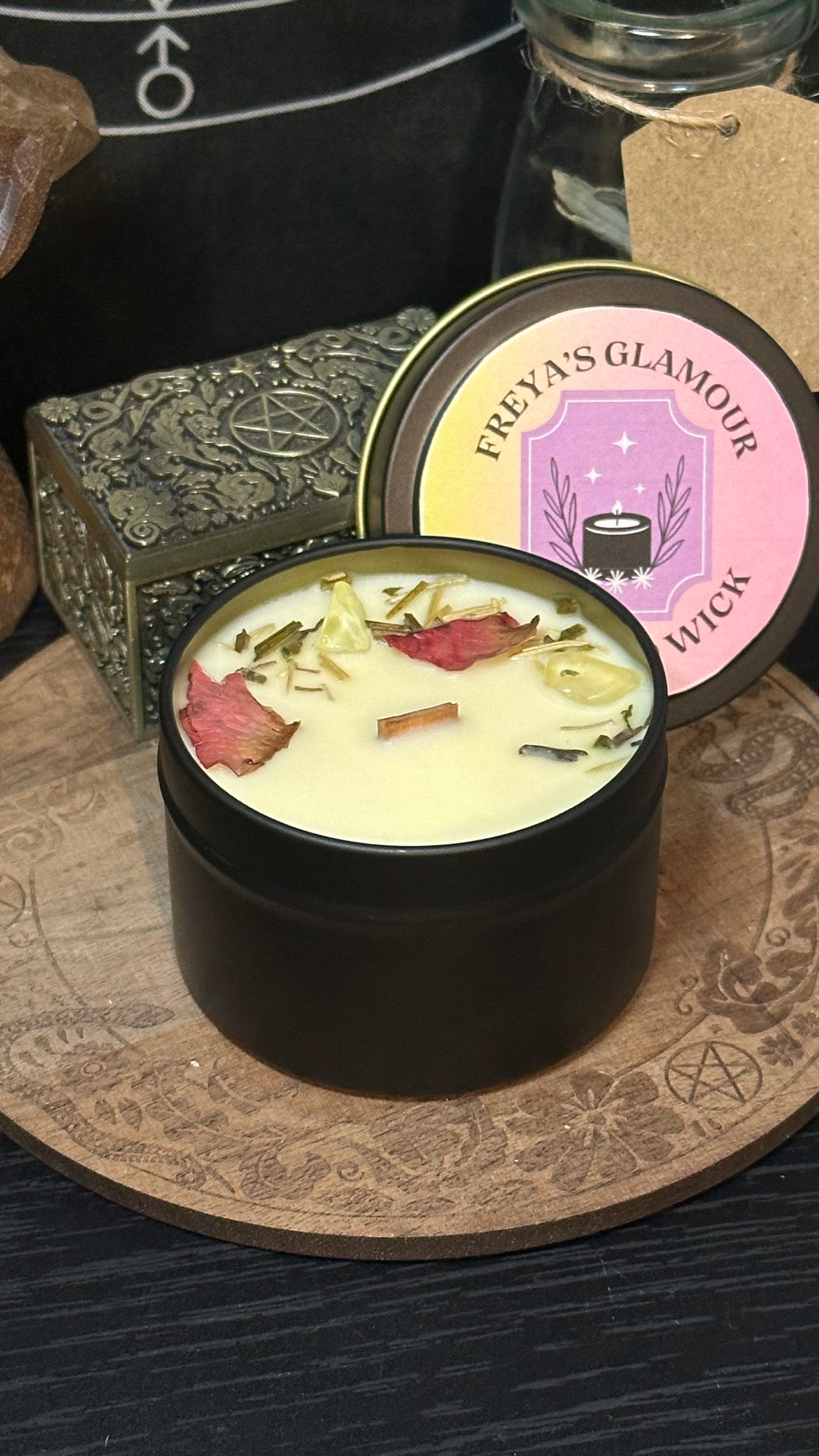 Freya’s Glamour Manifestation Candle | Essential Oils, Herbs & Citrine Crystals – Free UK Delivery