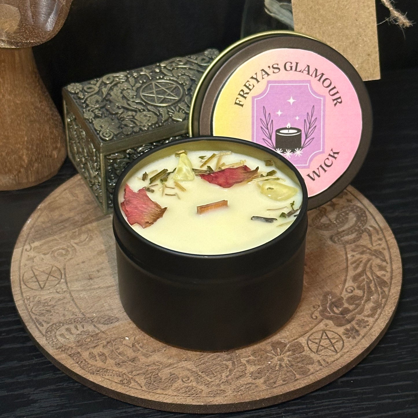 Freya’s Glamour Manifestation Candle | Essential Oils, Herbs & Citrine Crystals – Free UK Delivery