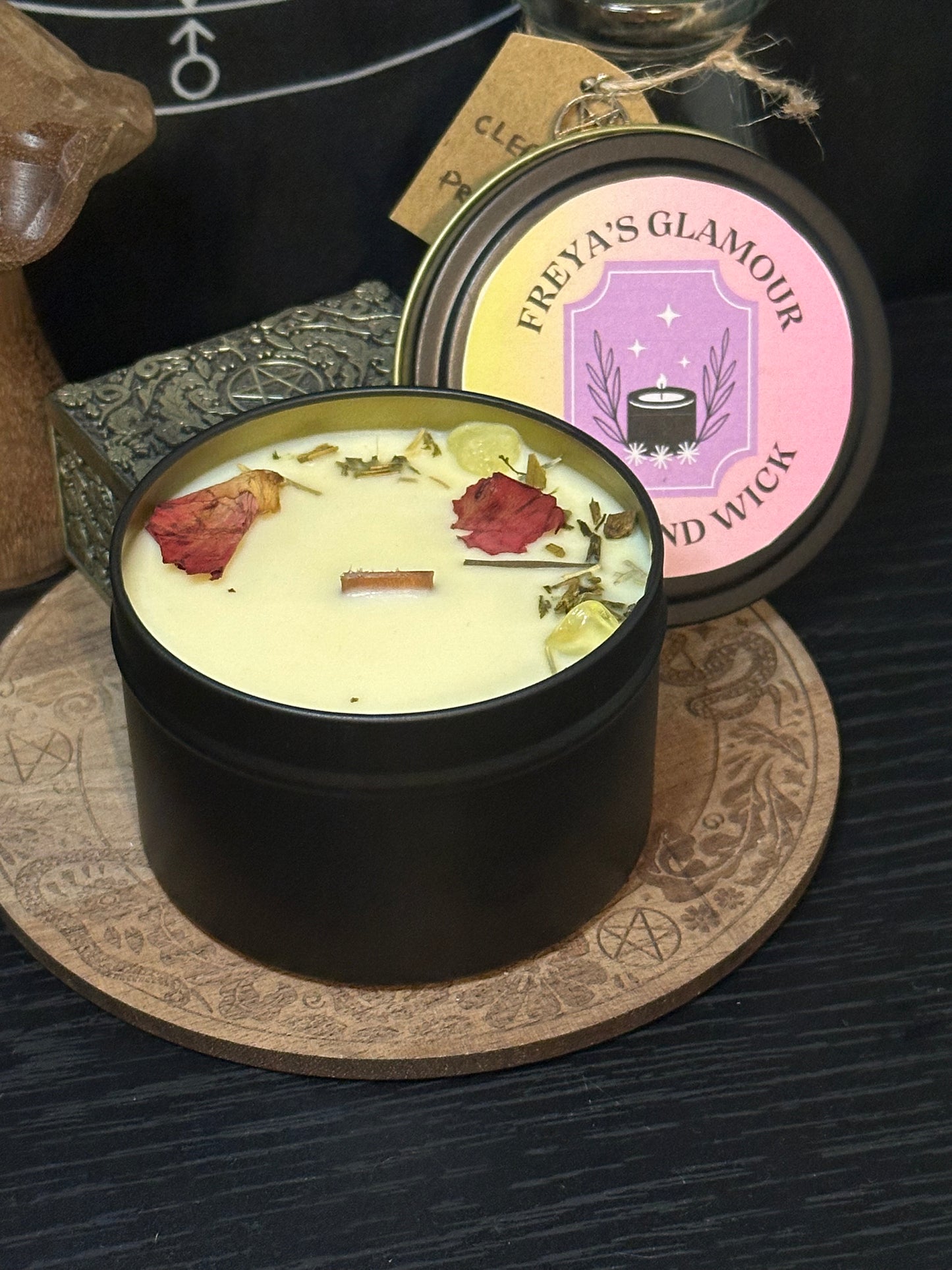 Freya’s Glamour Manifestation Candle | Essential Oils, Herbs & Citrine Crystals – Free UK Delivery